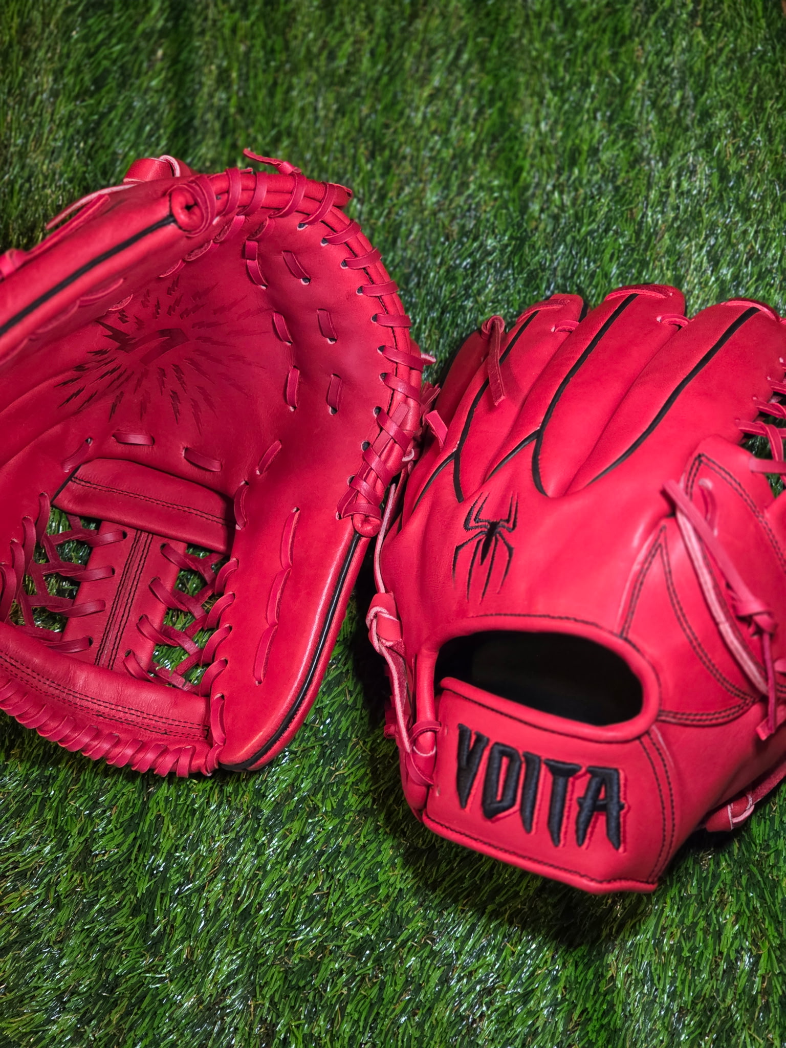 Red Spider Glove